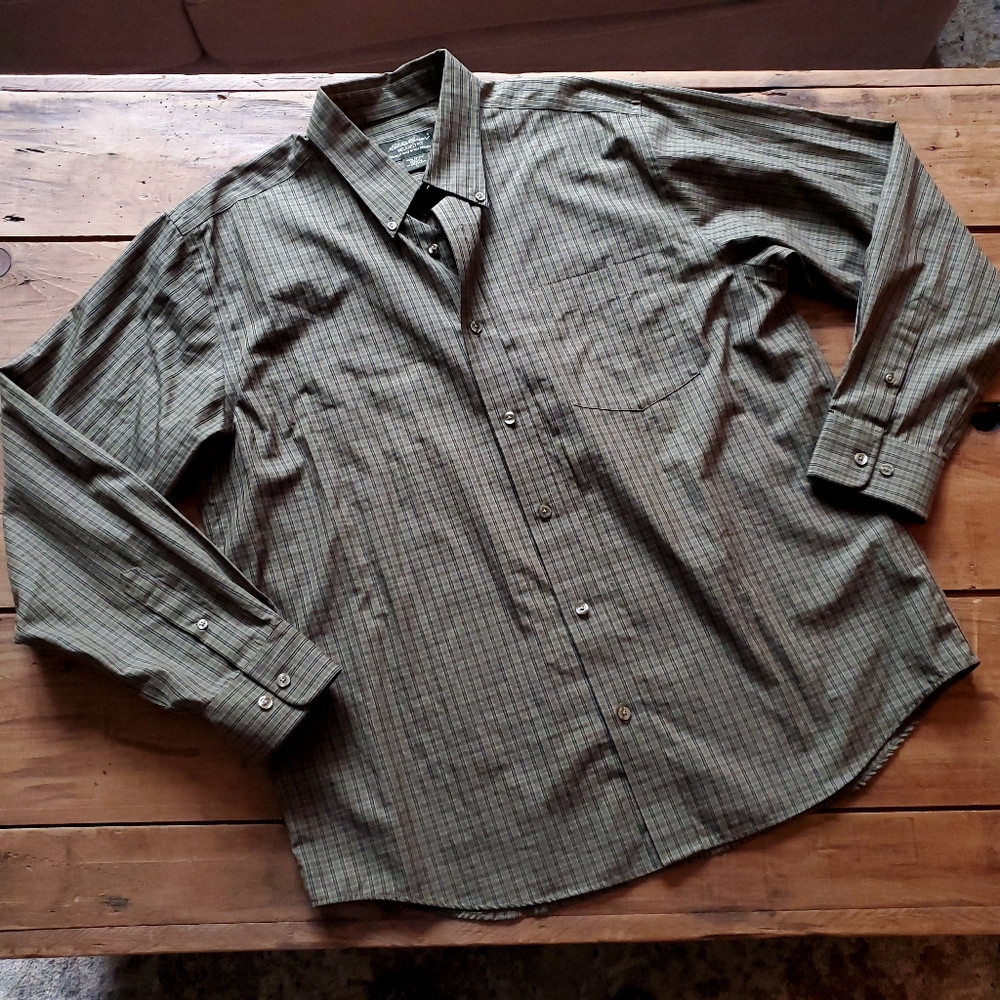Eddie Bauer Men's Button Down Relaxed Fit Plaid Shirt Size Large